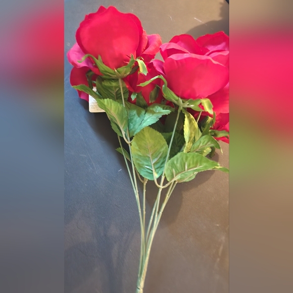 Fake rose flower bundle - Picture 3 of 10